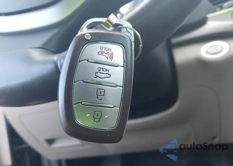 2017 Hyundai Elantra Value Edition z USA, uszkodzony, nr VIN 5NPD84LF0HH147015